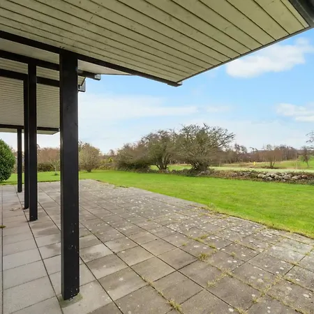 Erlinda - 600m From The Sea By Interhome *