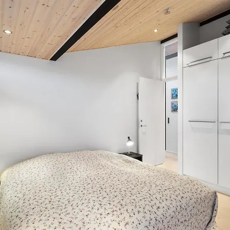 Erlinda - 600m From The Sea By Interhome *