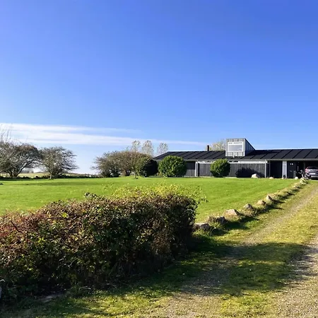 Erlinda - 600m From The Sea By Interhome *