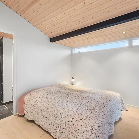 Semesterbostad Erlinda - 600m From The Sea By Interhome *